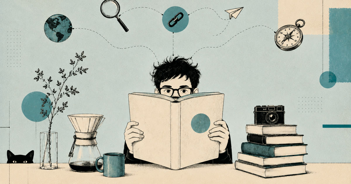 Mario Calì legge tra link, bussola, libri e un gatto curioso